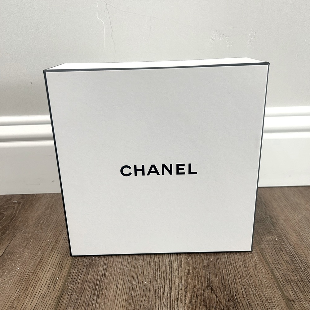 AUTHENTIC Chanel gift box- white